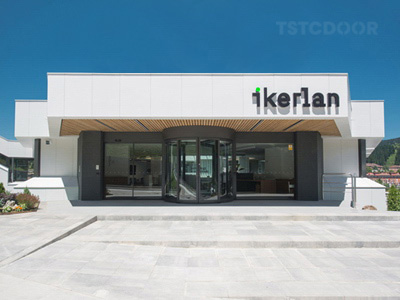 Edificios Escolares en el Sur de Europa -TAR300 - Puerta Giratoria Automática de 3 Hojas